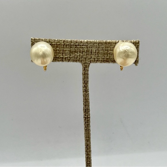 Vintage KENNETH LANE clip on gold & pearl classic style earrings - Picture 3 of 6